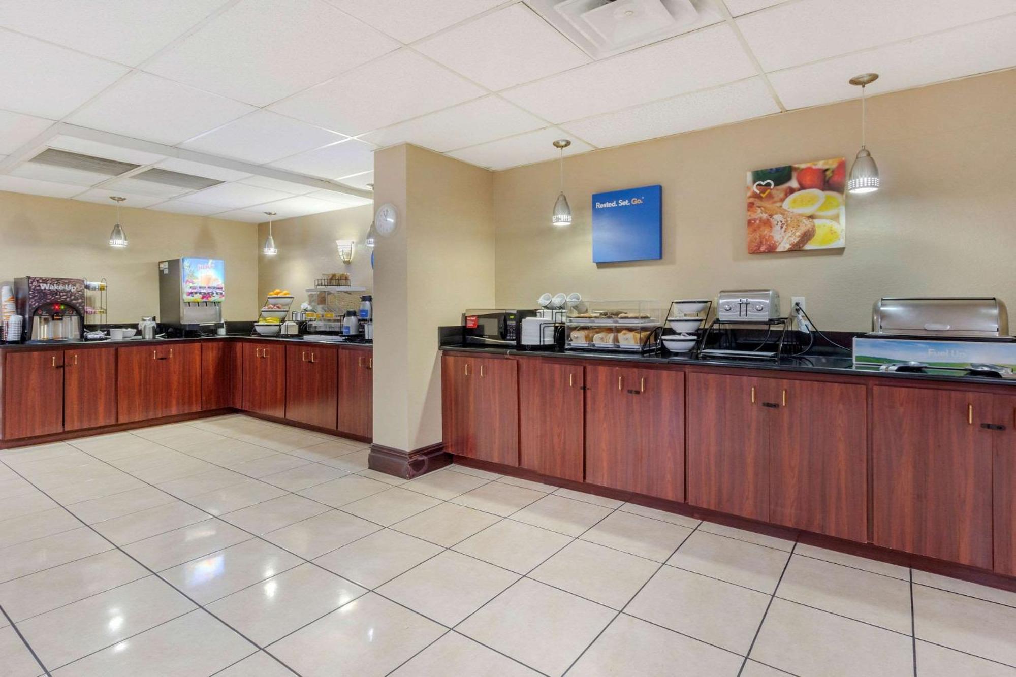 Comfort Inn St Petersburg North Sankt Petersburg Exterior foto